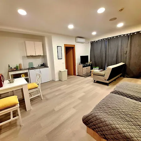 Midnight Apartament *