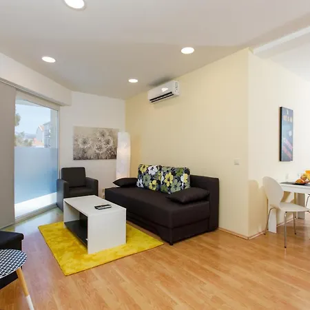Midnight Apartment *